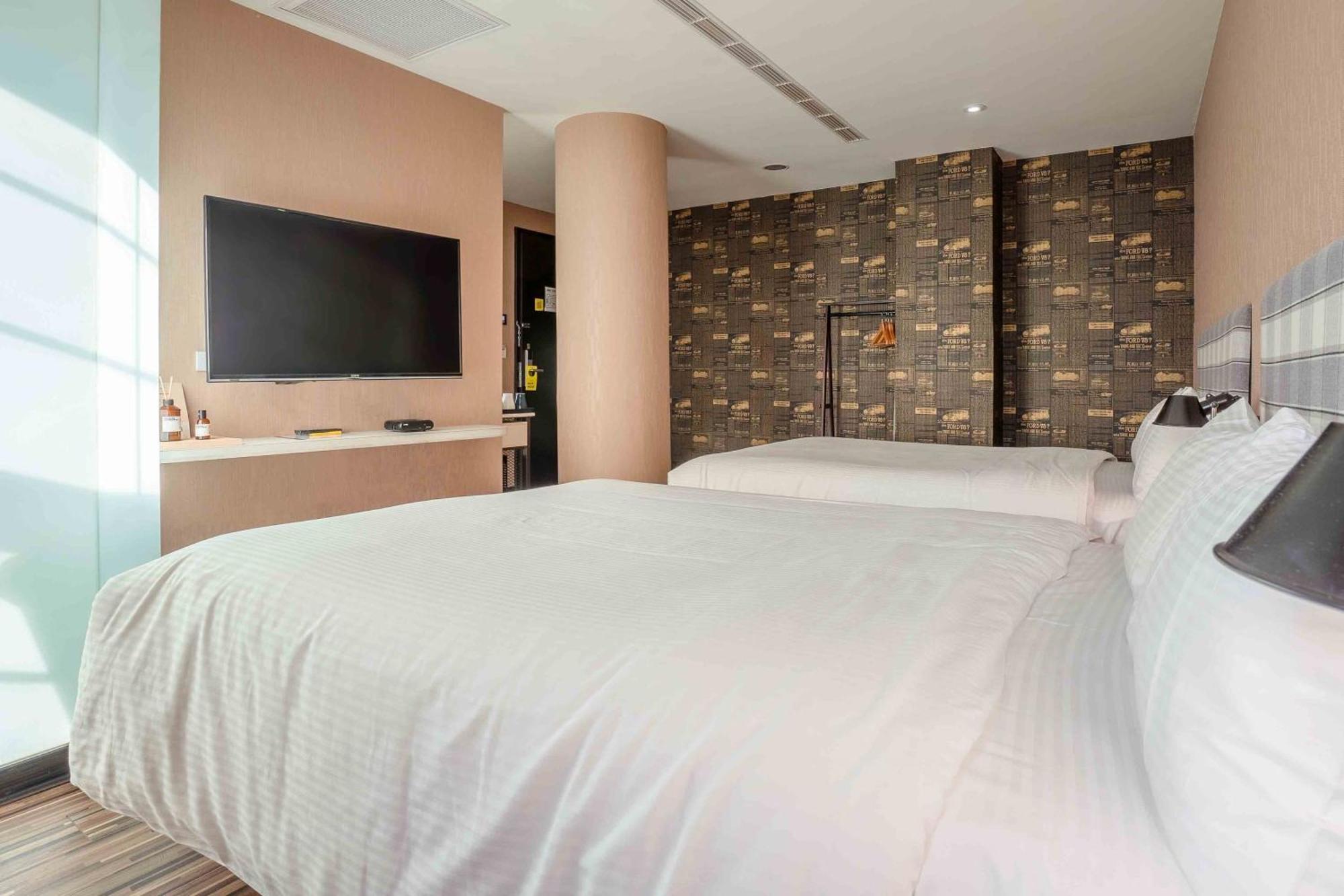 Check Inn Taichung Ziyou מראה חיצוני תמונה
