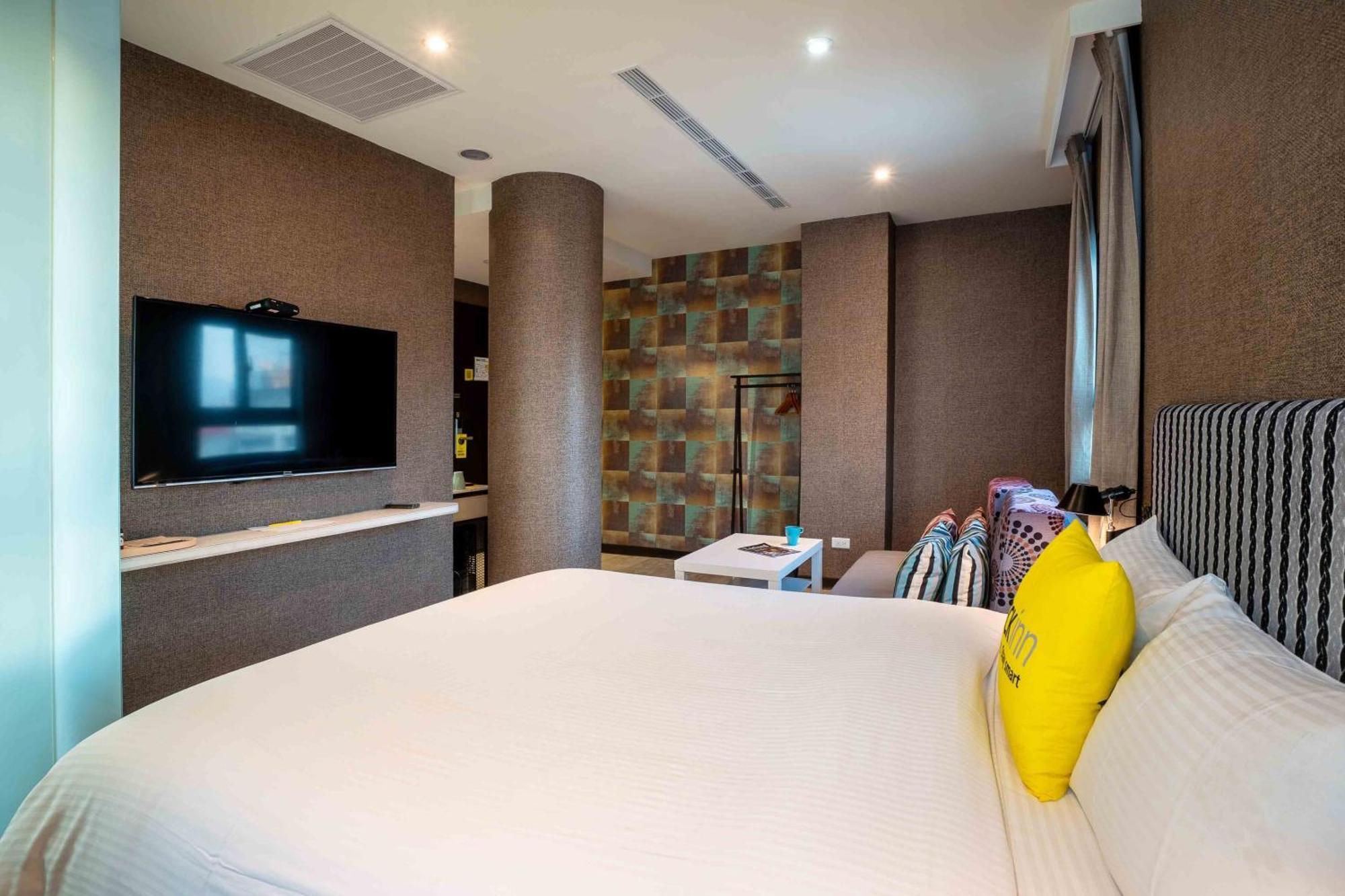 Check Inn Taichung Ziyou מראה חיצוני תמונה
