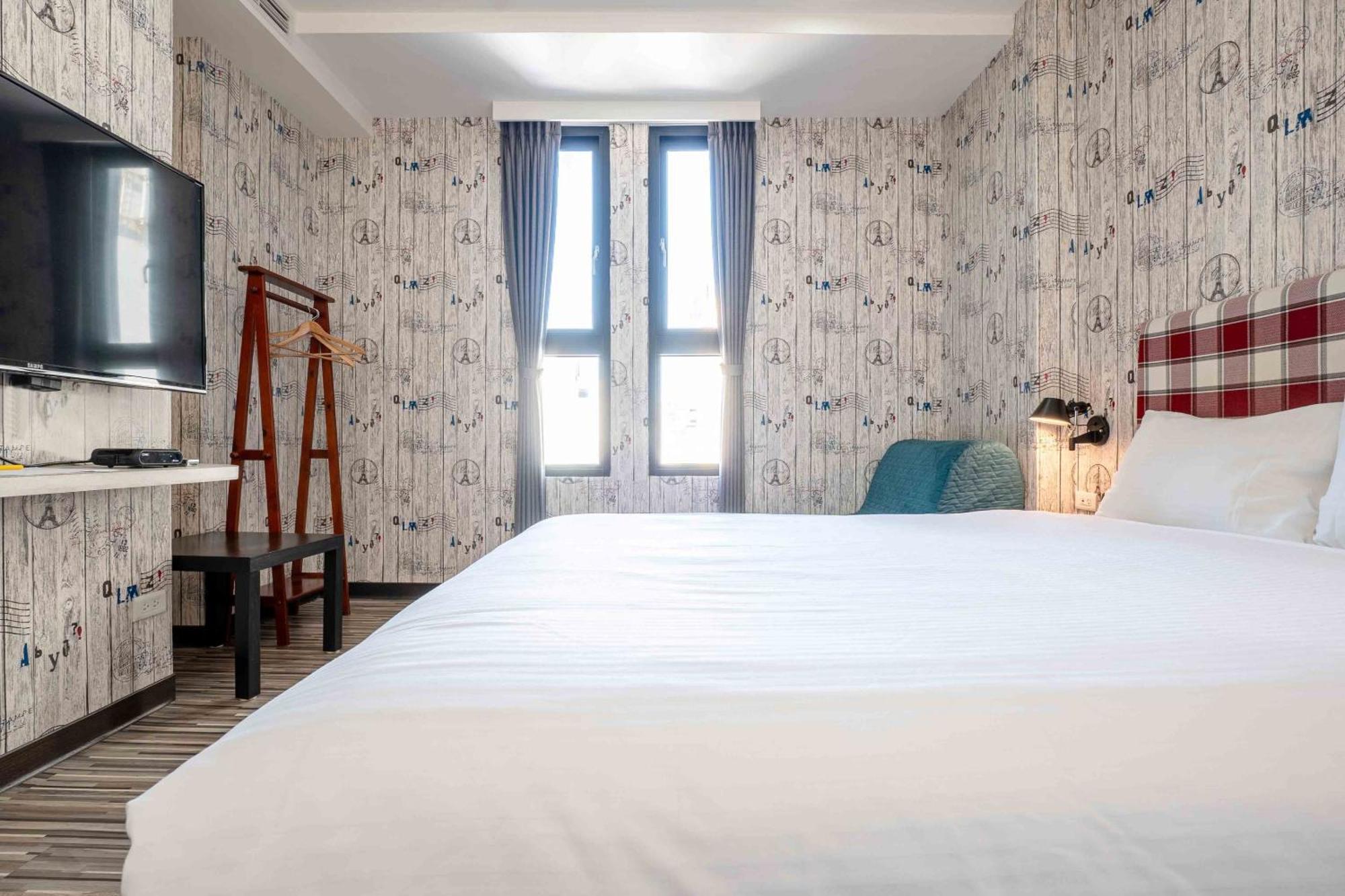 Check Inn Taichung Ziyou מראה חיצוני תמונה