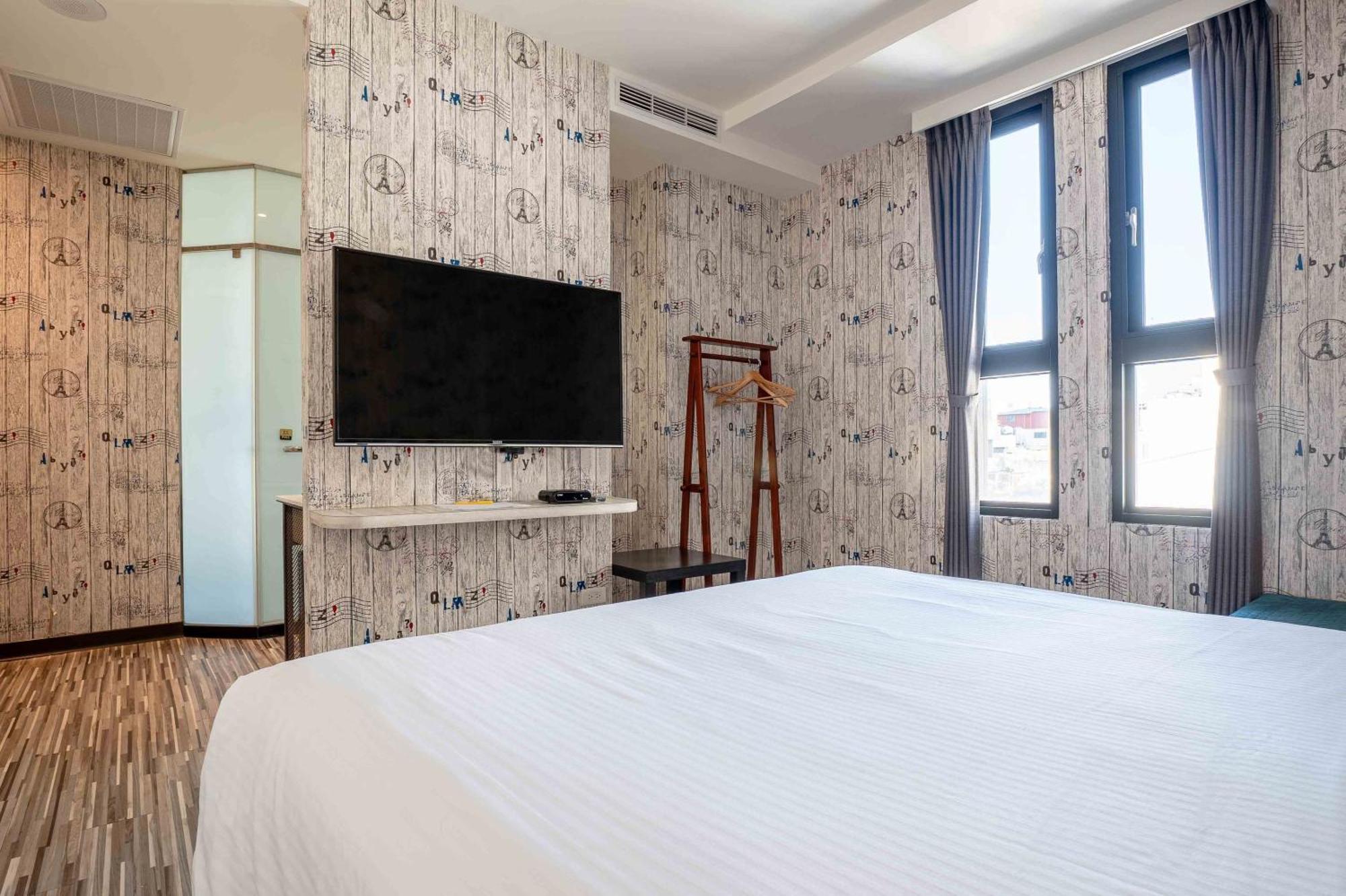 Check Inn Taichung Ziyou מראה חיצוני תמונה