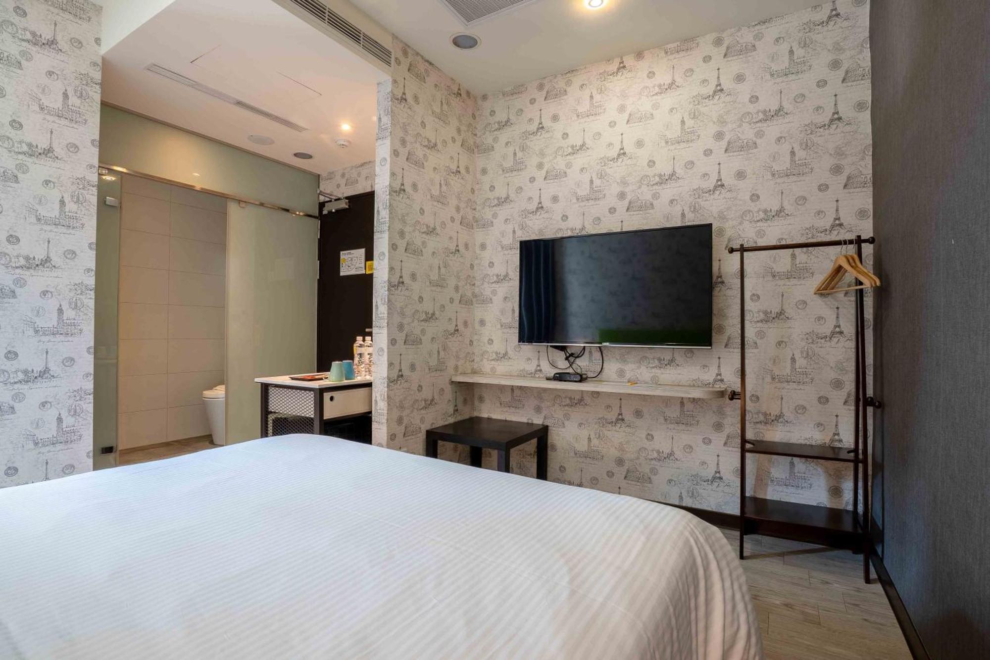 Check Inn Taichung Ziyou מראה חיצוני תמונה
