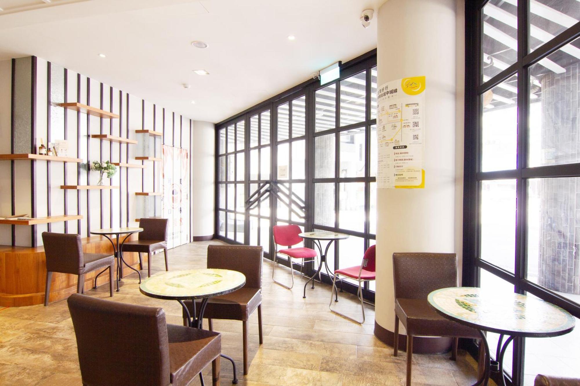 Check Inn Taichung Ziyou מראה חיצוני תמונה